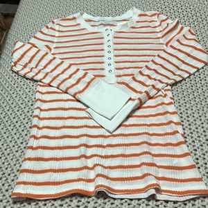 NWT ORANGE AND WHITE STRIPED HENLEY TOP FROM AERIE.